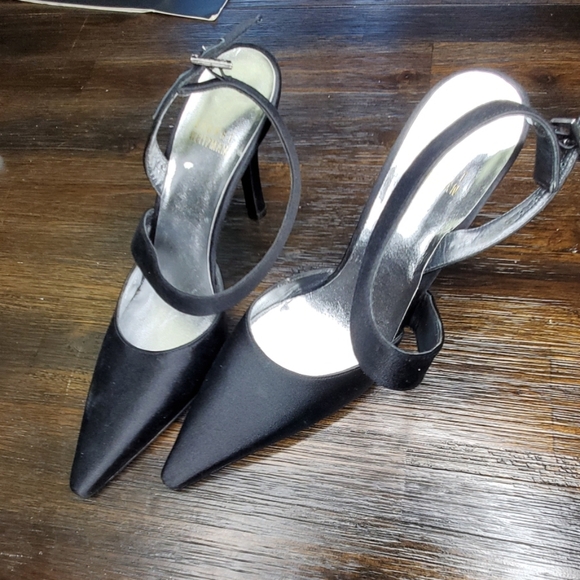 Stuart Weitzman satin point toe evening shoe 6